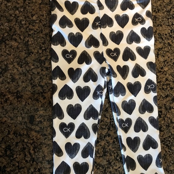 Calvin Klein 2 piece set.  Heart leggings sand top. Baby clothes NWT size 18M - Picture 5 of 9